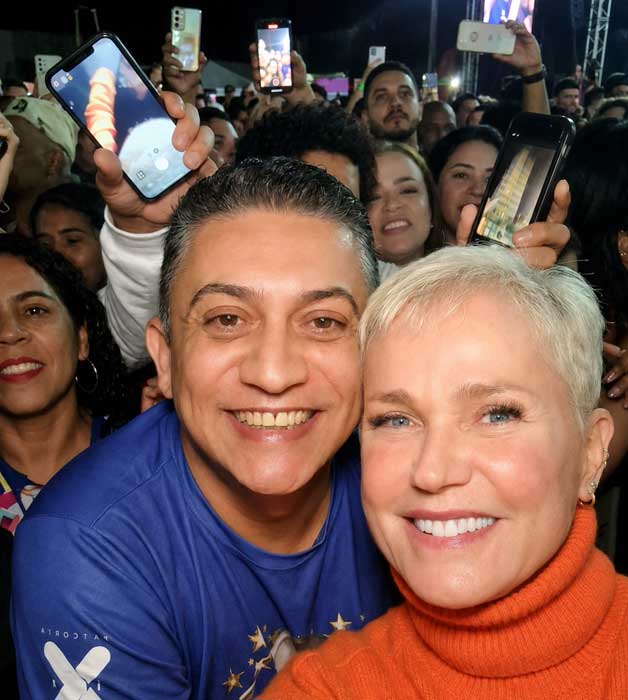 Rocharlio - Correspondente do Gente de Sucesso VIP e Dono/Criador do Fã Clube IlhaX, reconhecido pela Xuxa - e a Xuxa Meneghel (Foto: Ilha X)
