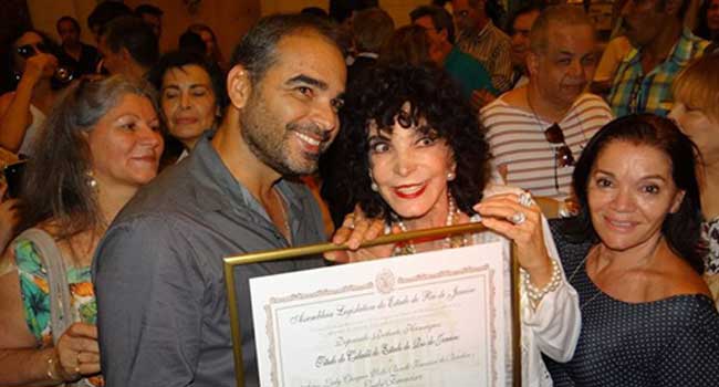 Lady Francisco com o filho, o Diretor de TV, Oscar Francisco (Foto: Sol Tarcitano).