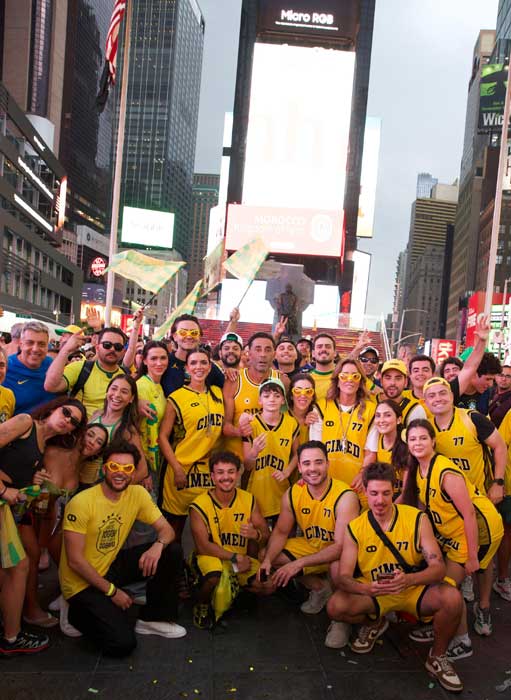 Jon Vlogs e time CIMED na Times Square (Foto: Equipe JV - Jp Braga e Flavio Audacia)