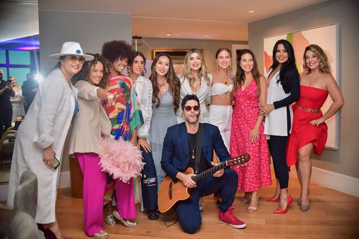 Linda Neves, Aline Borges, Isabel Filardes, Adriana Ji, Claudia Melo, Carol Garcia, Regiane Alves, Natália Del Molin, Daniel Del Sarto (Foto: Anael Rocha)