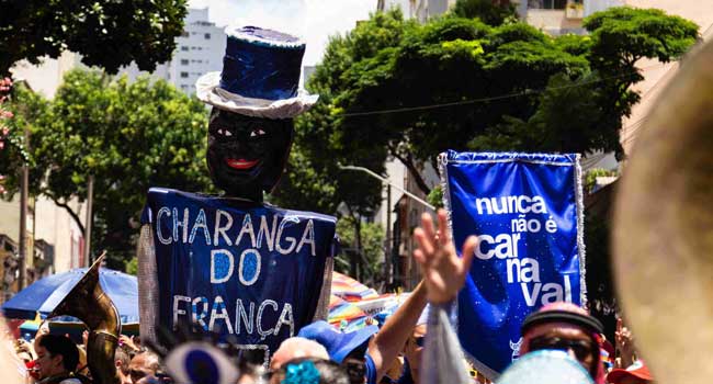 O Espetacular Bloco da Charanga do França ocupa as ruas do bairro Santa Cecília na segunda-feira de Carnaval (Foto: Divulgação)