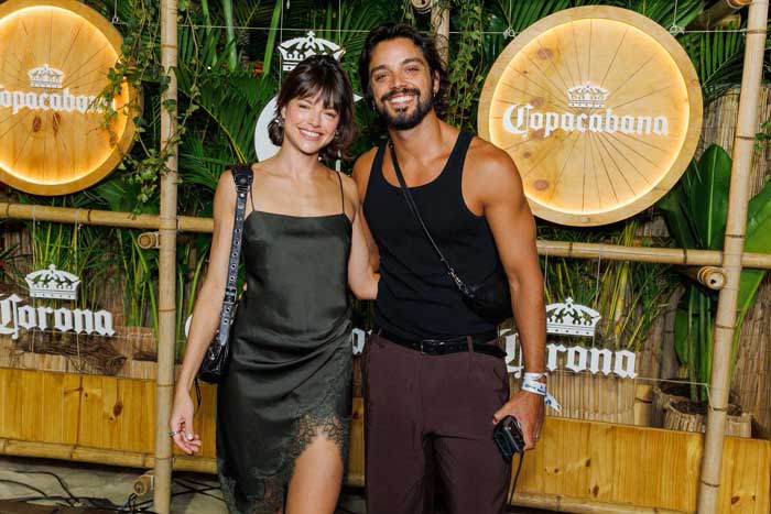 Agatha Moreira e Rodrigo Simas   - Show da Shakira com Corona (Foto: Brazil News/Divulgação Corona)