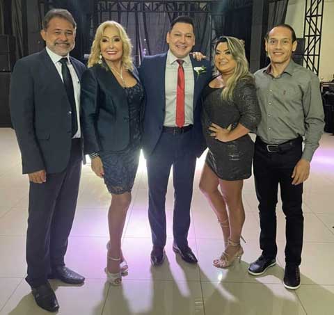 Lucy Fernandes e filhos