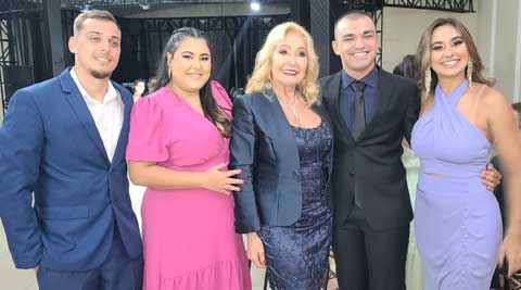 Lucy Fernandes e Netos