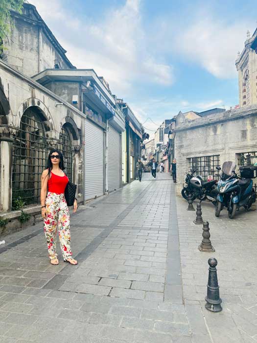 Priscila Latoia na Turquia (Divulgação)