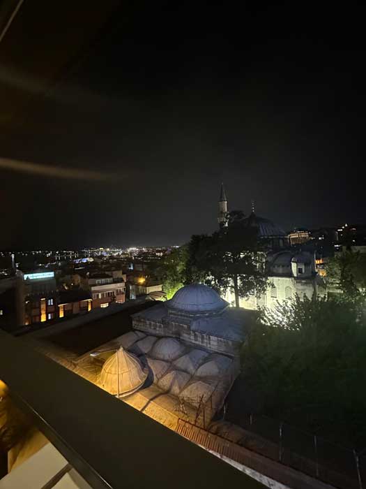 Priscila Latoia na Turquia (Divulgação)