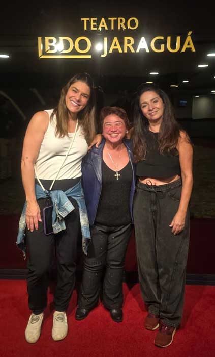 Susan com as atrizes Cláudia Ohana e Priscila Fantin (Arquivo Pessoal)