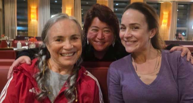 Regina Duarte, Susan Sasaki e Gabriela Duarte (Arquivo Pessoal de Susan Sasaki)