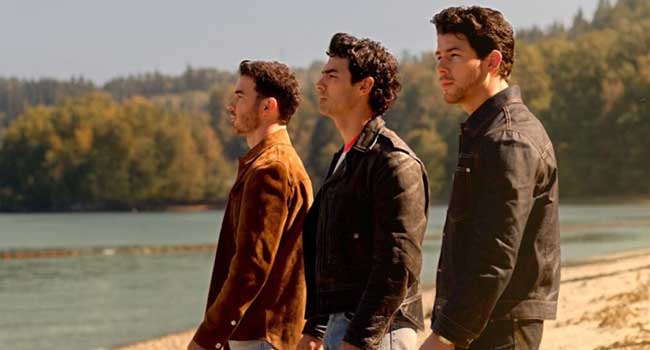 Joe, Nick e Kevin Jonas (Shane, Nate e Jason Grey) - Jonas Brothers em Camp Rock 3 (Divulgação)