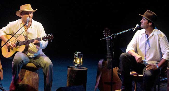 Cláudio Lacerda e Rodrigo Zanc em tributo a Pena Branca e Xavantinho (Foto: Adriano Rosa)