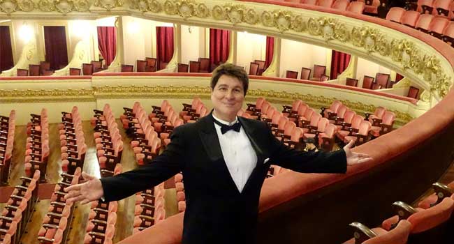 Wladimir Cabanas em "Sinatra & Bublé" - Uma homenagem a Frank Sinatra e a Michael Bublé (Foto: Marcelo Castello Branco)