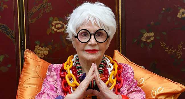 Rosamaria Murtinho como Iris Apfel em Uma Vida em Cores (Foto: Vera Donato)