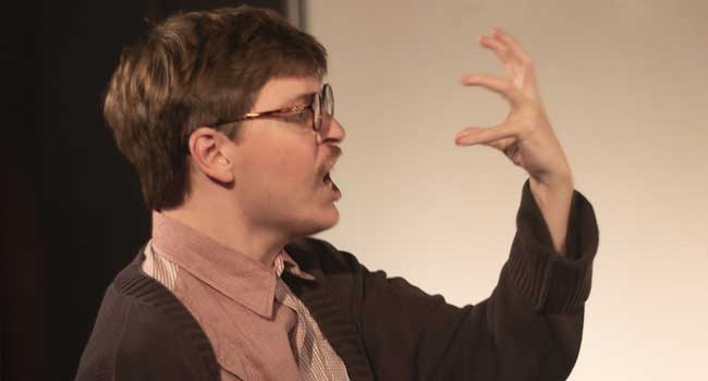  Rafael Saraiva - O Dinossauro de Plástico (Foto: Julieta Sobral)