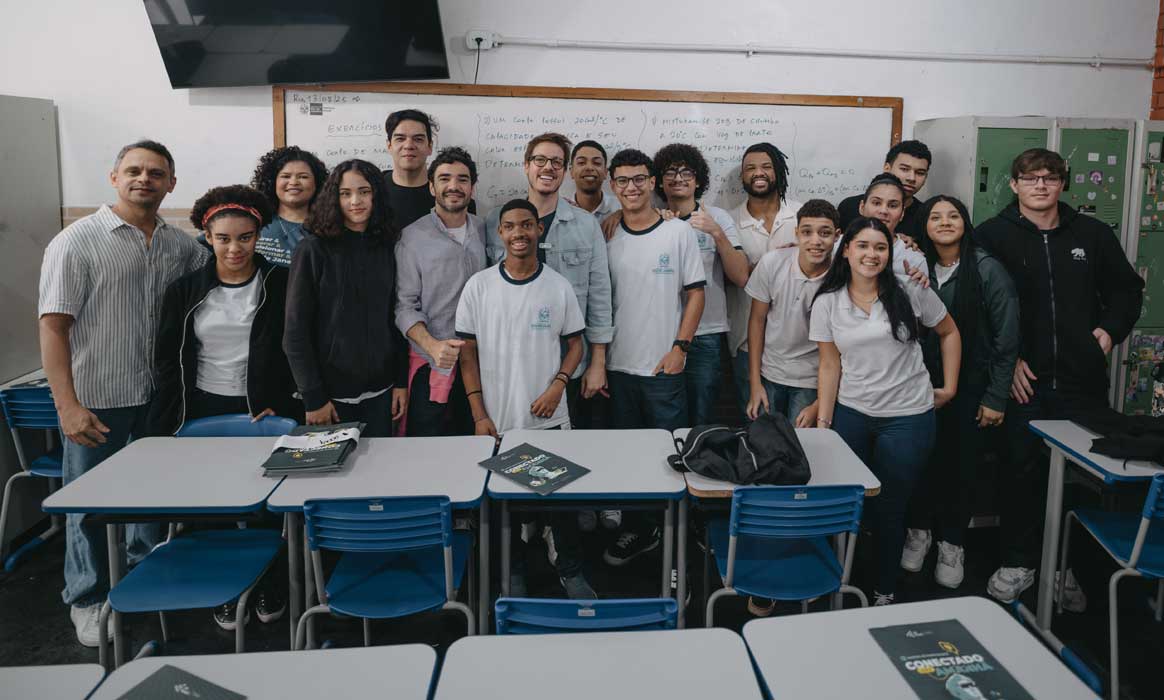 Fabio Porchat, Caio Blat e Rene Silva participam do Dia D Voluntariar com estudantes da rede pública (Foto: JA Rio de Janeiro)