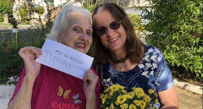 Claire Digonn e a amiga, a atriz, Luzimar Trottmann (Divulgação)