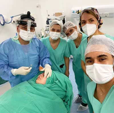 Dr. Thiago Marra e a equipe (Divulgação)